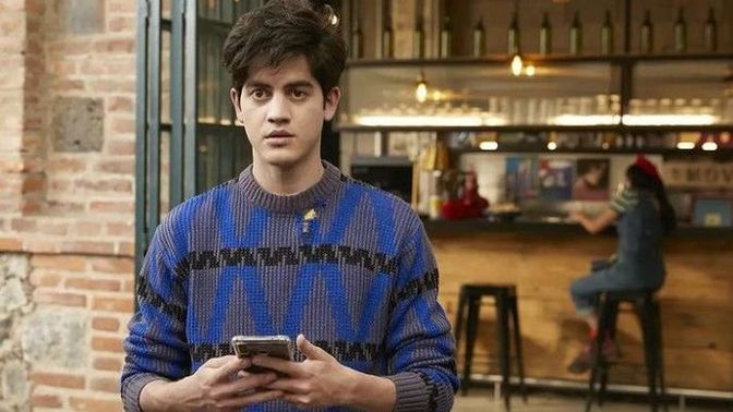 What does it mean when a guy says his into you still but doesn’t make time to see you?
