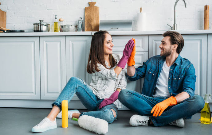 How do you handle the distribution of household chores between you and your SO?