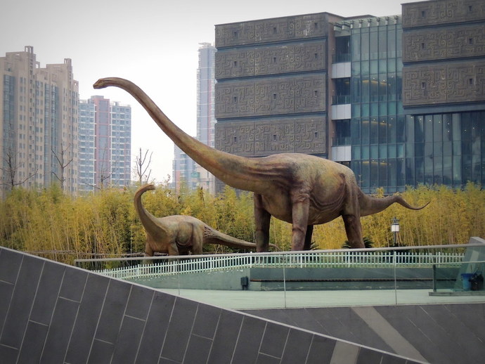 What do you think would best represent YOUR reaction from these gifs if you actually saw a dinosaur in real life?