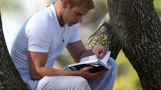 What is the average height for men who wear shoe sizes ranging from 12 to 13 in U. S. sizing?