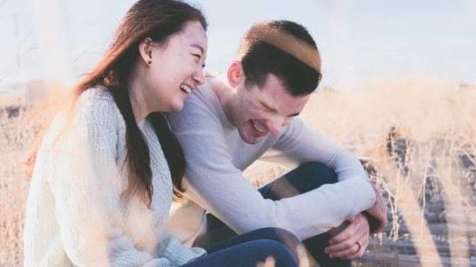 What are some effective conversation starters when you want to flirt with someone?