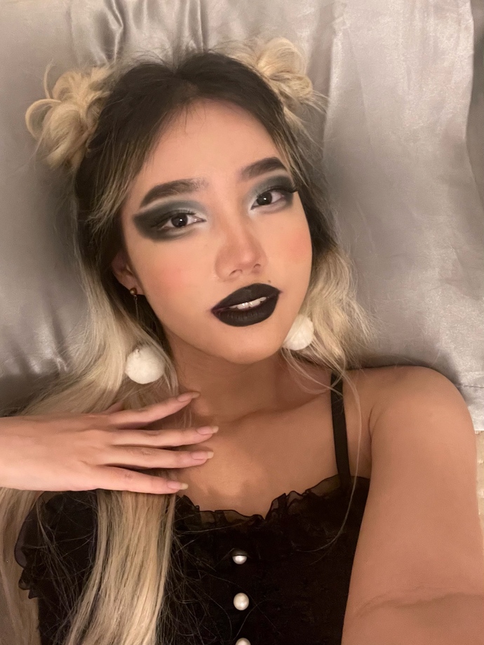 What do you think about my Halloween makeup/which look is better?