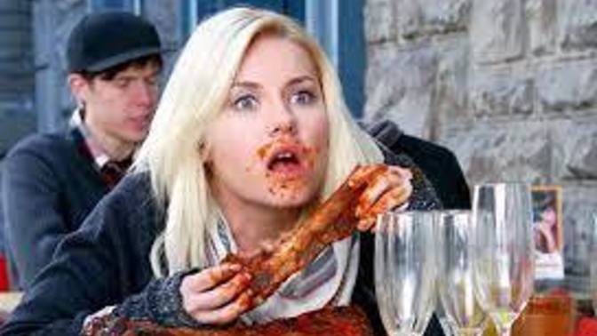 What foods should be avoided on a first date?
