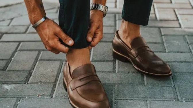 Can a guy who is 5 feet 10 inches tall comfortably wear a shoe size of 9?