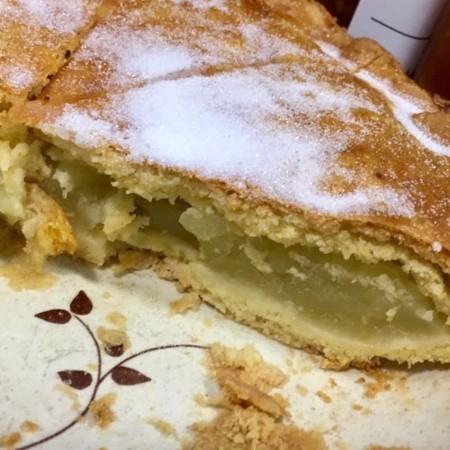 Should cooked apples keep their shape or break down?