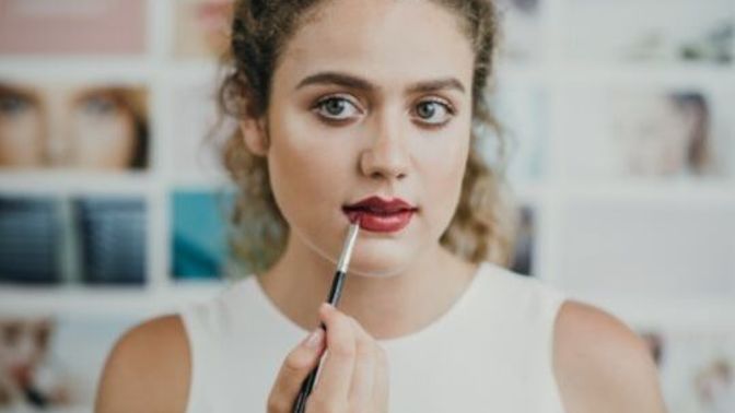 Do you believe a christian woman should or shouldn't wear make up?