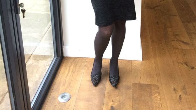 Girls, How do tights/nylons/stockings/pantyhose feel when wearing them in the rain?