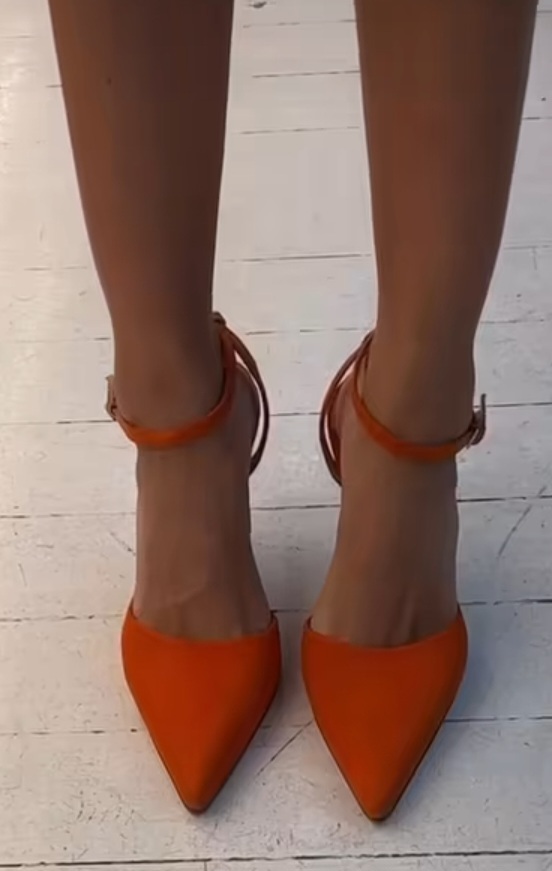 Can men post a pic of your favorite shoe to see on a lady?