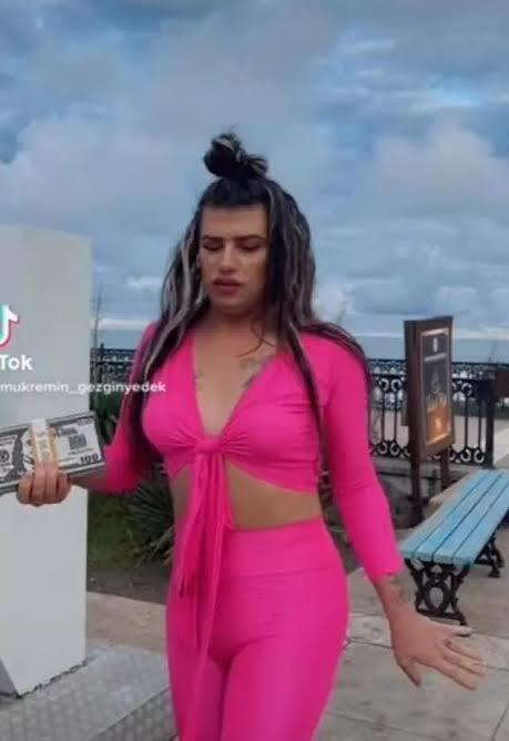 Isnt she a fashion icon?