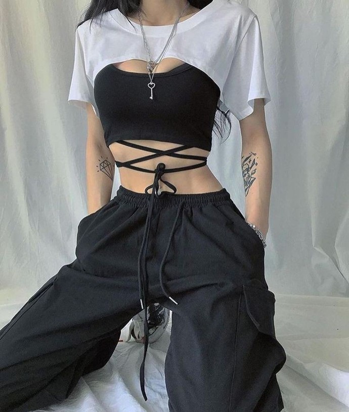 Girls, What kind of clothes do you wear when you work out at the gym?