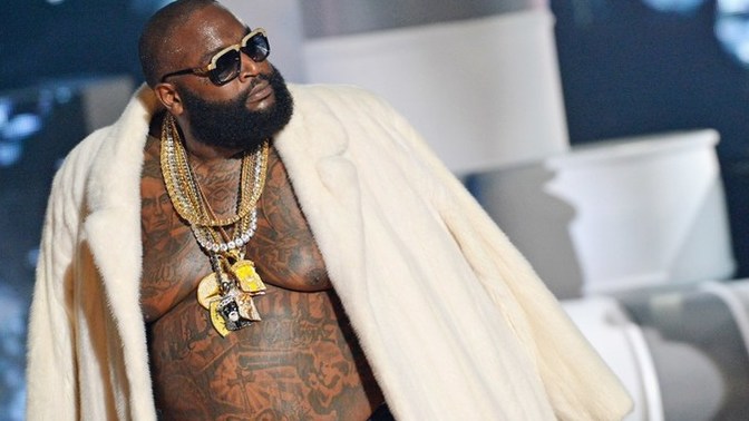 Girls, What do women who aren't gold diggers think of fat rich guys covered in gold?