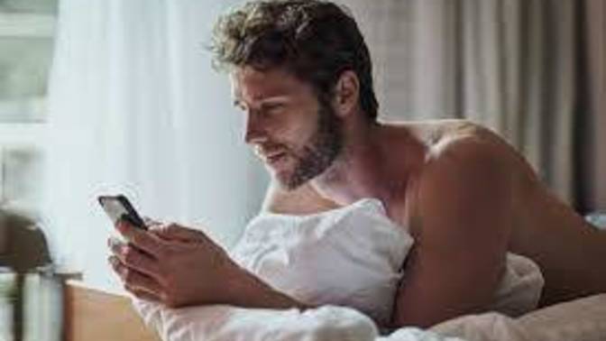 What's the best thing to text a female on a dating app?