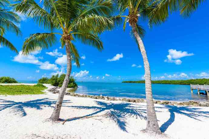 Which beach landscape is prettier ?