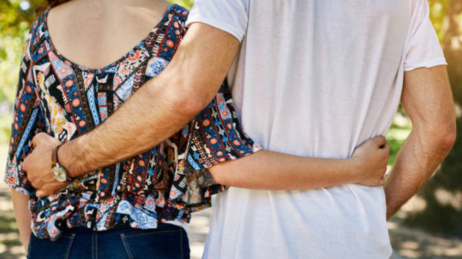 Girls, How do you feel about a guy putting his arm around your waist for a picture?