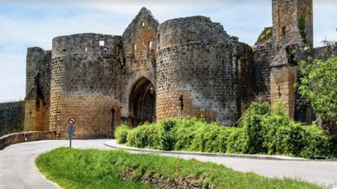 Here's a French village I visited (a medieval bastide built by the King of France), would you like to see it?