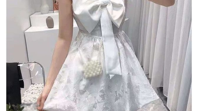 What dresses do girls like to wear the most?