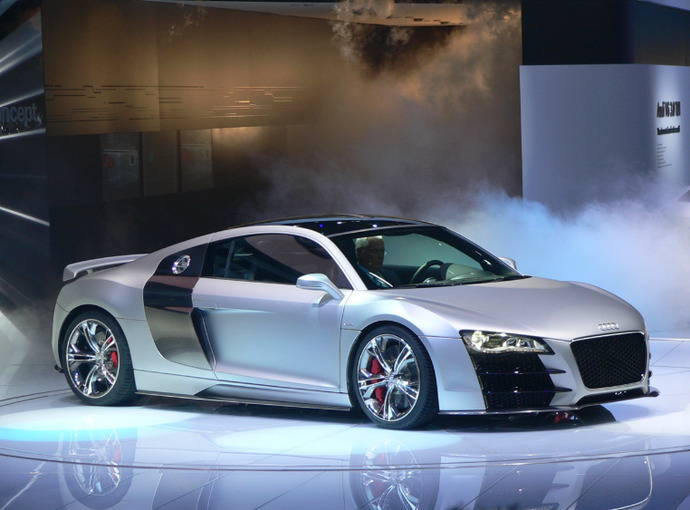 Do you like the New or old Audi R8s?
