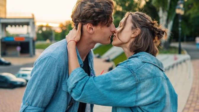 Men, do you like a woman who makes the first move?