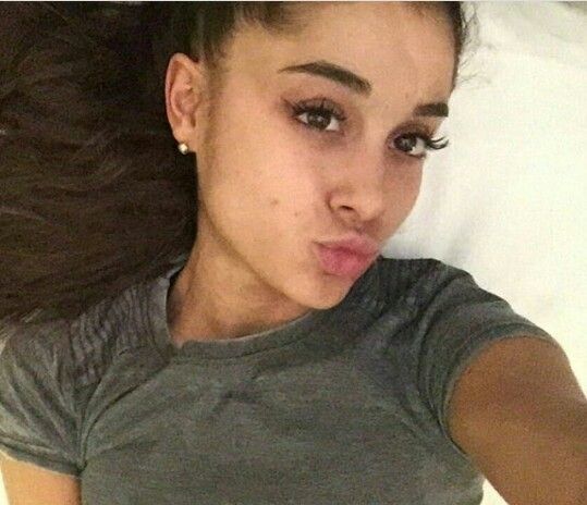Why do guys prefer girls with a body like Ariana grande?
