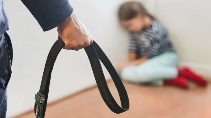Should spanking and parental hitting be made illegal by government?