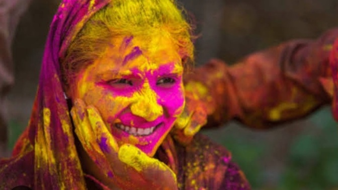 Girls and guys, Do you love playing with colors in holi festival?
