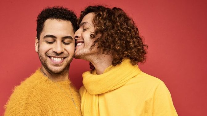 What does non binary mean in a relationship?