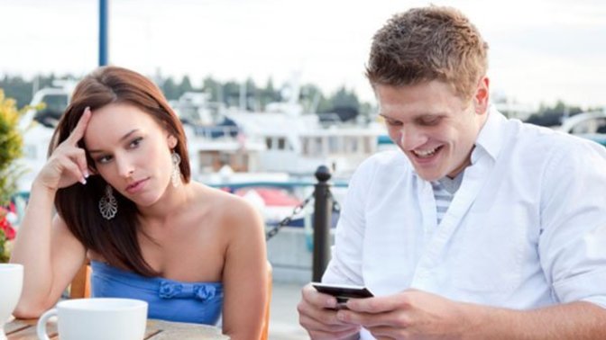 Do girls really pass on a guy if he doesn't have an iPhone, but has android instead?