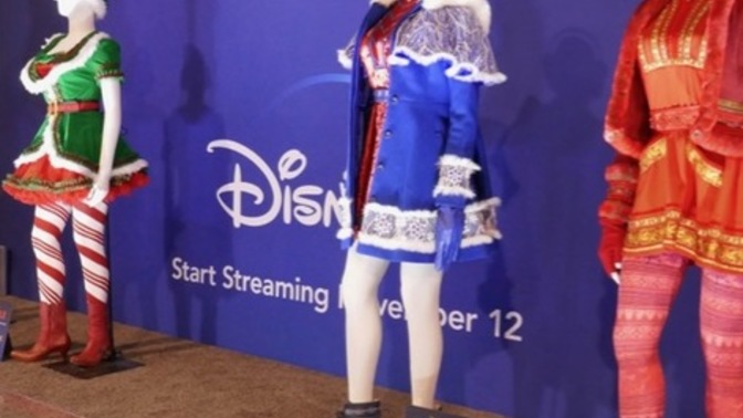 Do you like to wear Christmas theme clothes?