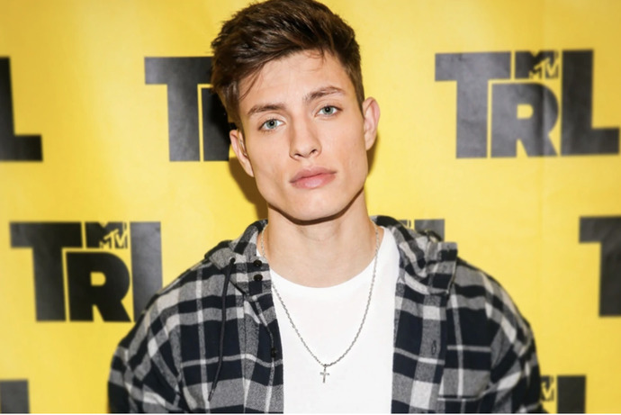 True or false - women are extremely attracted to sharp jaw lines?