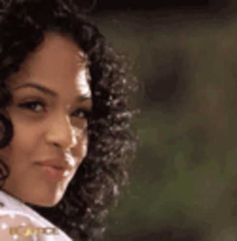 How should a woman signal to a man that she wants to be approached?