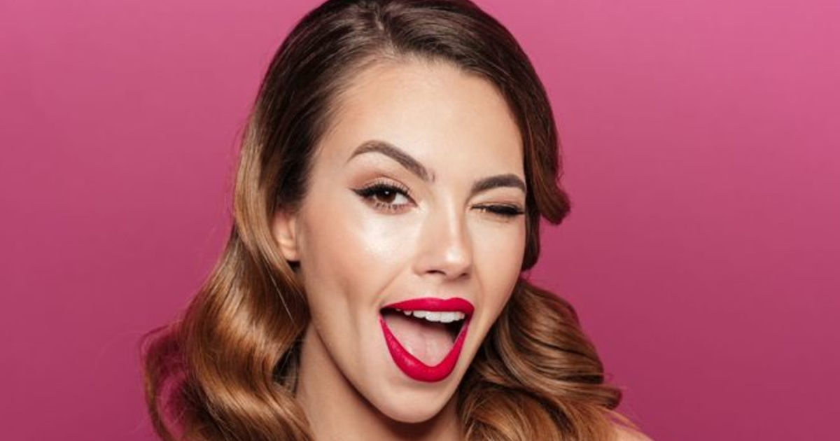 How should a woman signal to a man that she wants to be approached ...