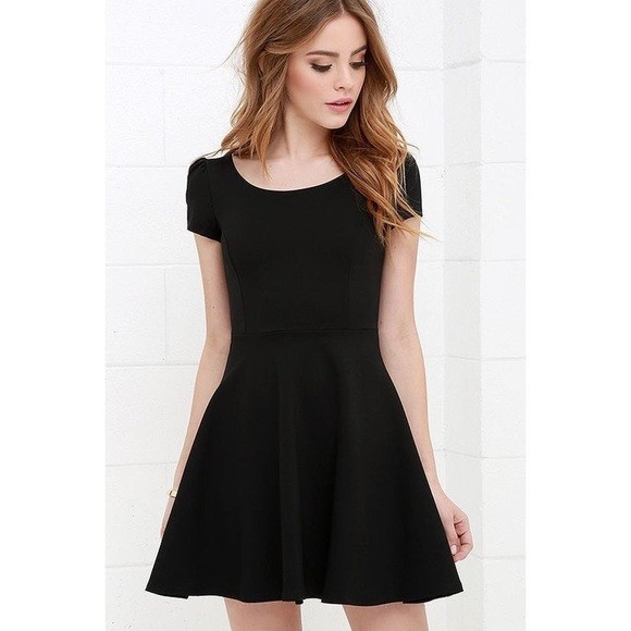 Guys, what kind of dresses do you like a woman to wear on a (brunch/dinner) date and why?