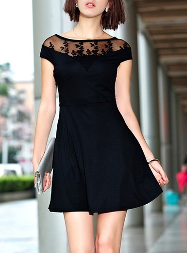 Guys, what kind of dresses do you like a woman to wear on a (brunch/dinner) date and why?