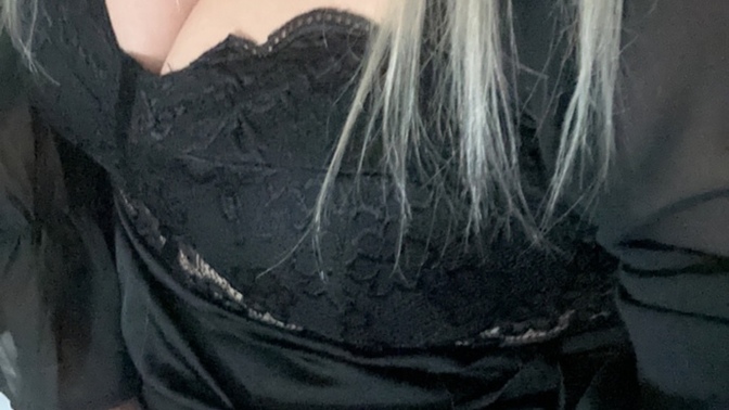 Guys, what kind of dresses do you like a woman to wear on a (brunch/dinner) date and why?