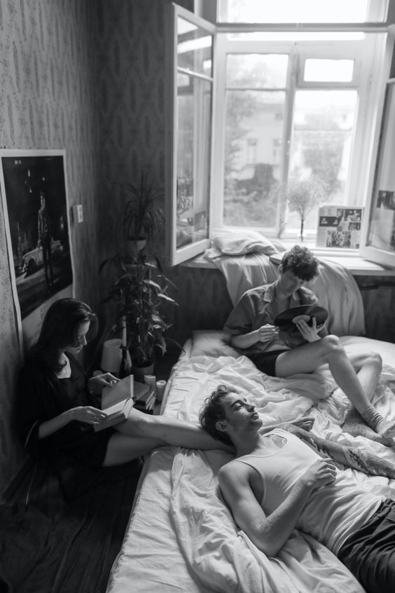 Do open relationships work? What are the upsides and the downsides, myths and realities?