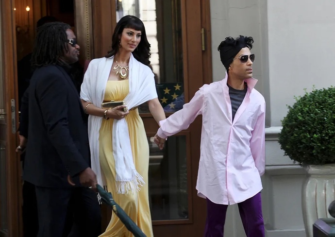 Do Girls like Feminine Artistic guys more than Masculine?