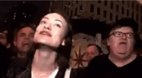 Do women have a similar form of communication like men do with head nods?