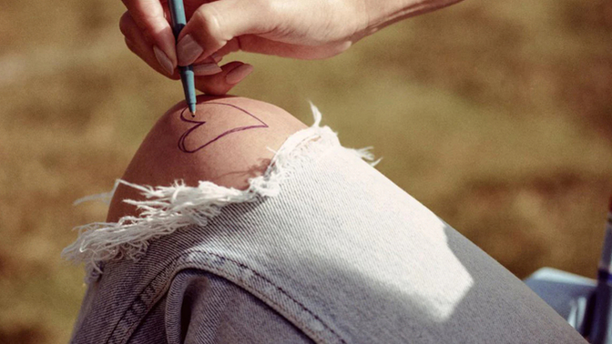 What’s with chicks drawing on themselves?