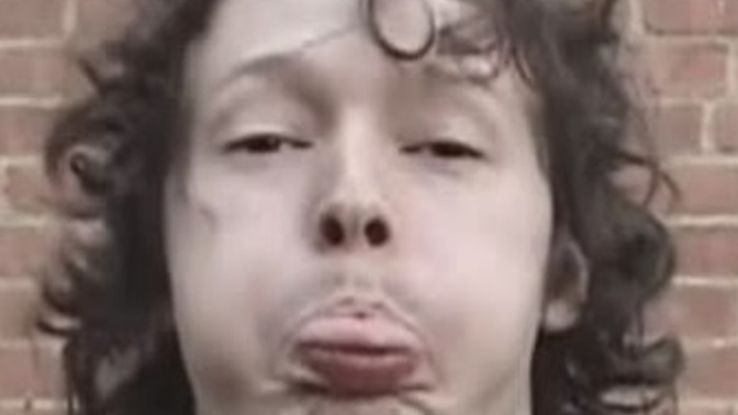 Guys what do random pics to girls mean?