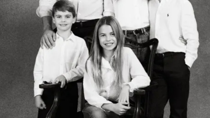 What do you think of this family's Christmas Card photo?