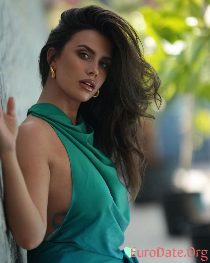 Why are Irish girls looked down on more than American girls?
