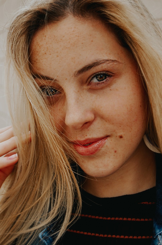 Girls, do you prefer light, heavy makeup or non at all?
