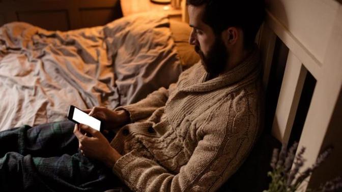 Is it okay for married man to chat to girls online?