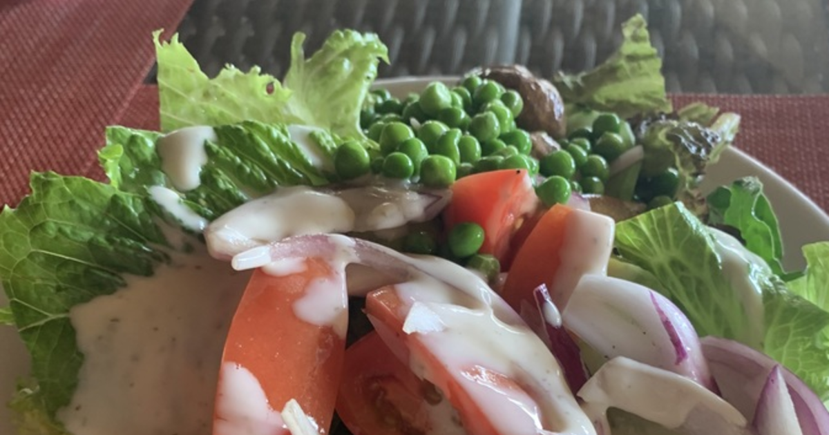 Would I lose weight eating only eggs and salad during my vacation