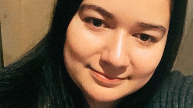 Guys, can you tell when a girl is putting on a fake personality?