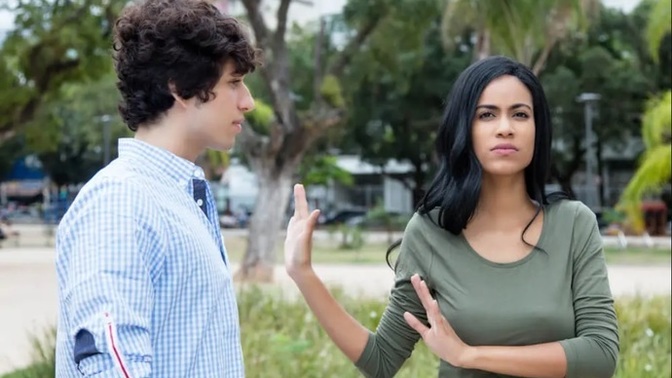 Girls, would you start a relationship with a guy who does not earn his own money and still receives financial support from his family?
