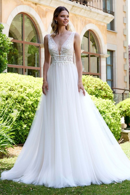 Girls, what style of wedding dress do you like?
