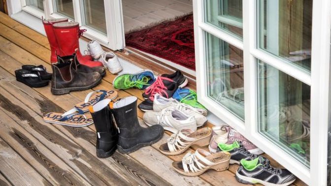 Do YOU take off your shoes before entering someone elses home as a guest?