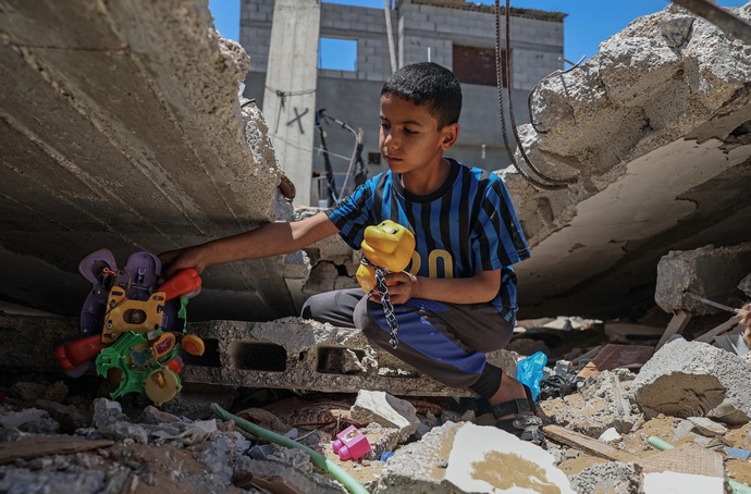 This Christmas, should USA drop gifts of medicine, teddy bears and toys, and food over Gaza?