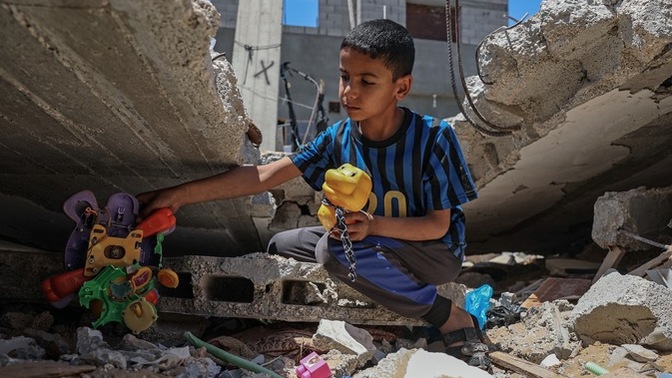 This Christmas, should USA drop gifts of medicine, teddy bears and toys, and food over Gaza?